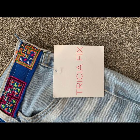 Tricia Fix x Levi 501 Jean Shorts - Picture 7 of 9